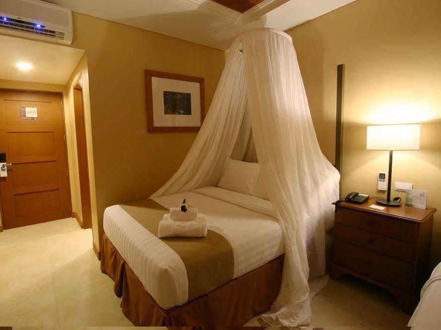 Crown Regency Resort 3*